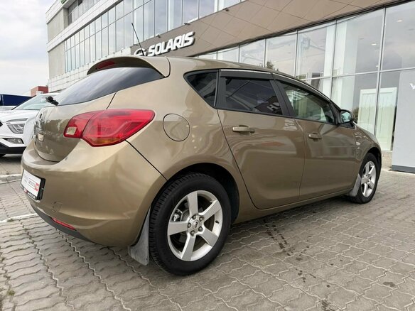 2013 Opel Astra J Рестайлинг, бежевый, 550805 рублей - вид 15
