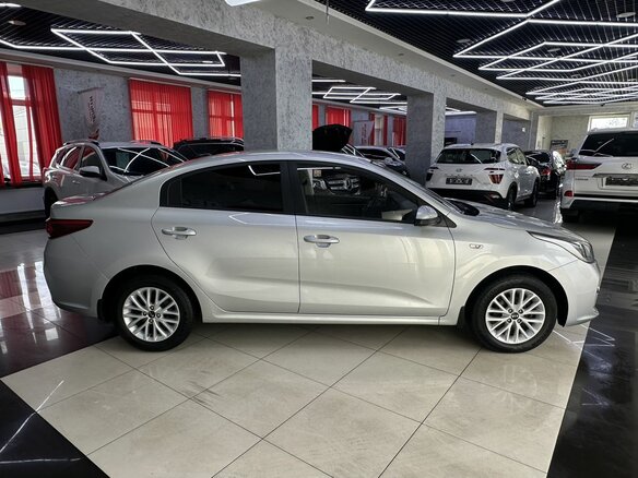 2018 Kia Rio IV, серебристый, 1465000 рублей - вид 5