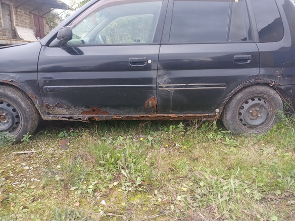 2000 Mazda Demio I (DW), чёрный, 100000 рублей - вид 2