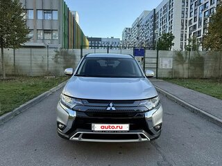 2021 Mitsubishi Outlander III Рестайлинг 3, серебристый, 2935000 рублей, вид 3