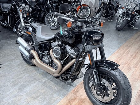 2018 Harley-Davidson Fat Bob, чёрный, 1699000 рублей, вид 1