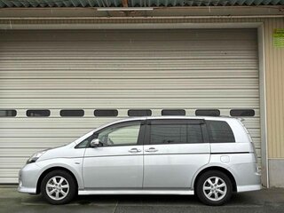 2013 Toyota ISis I Рестайлинг, серебристый, 955000 рублей, вид 3