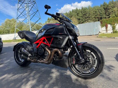 2011 Ducati Diavel Carbon, красный, 1250000 рублей, вид 1