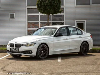 2017 BMW 3 серии 320i VI (F3x) Рестайлинг, белый, 1975000 рублей, вид 1