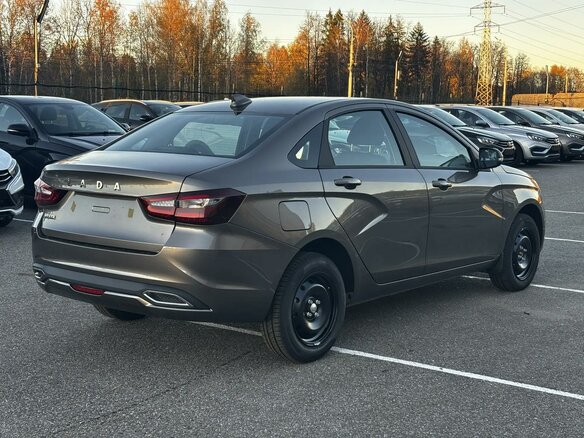 2026 Lada (ВАЗ) Vesta I Рестайлинг (NG), коричневый, 1755000 рублей - вид 2
