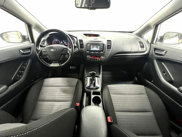 2019 Kia Cerato III Рестайлинг (Classic), белый, 1800000 рублей - вид 13