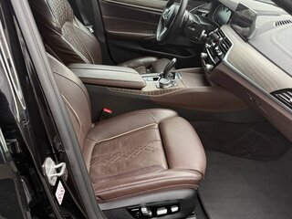 2018 BMW 5 серии 530d xDrive VII (G30/G31/G38), чёрный, 3340000 рублей, вид 3