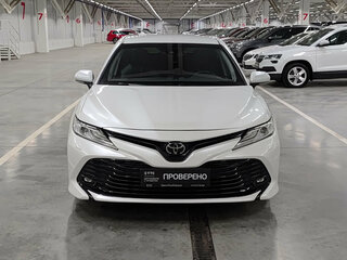 2020 Toyota Camry VIII (XV70), белый, 2450000 рублей, вид 2