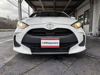 2022 Toyota Yaris IV, белый, 970004 рублей, вид 2