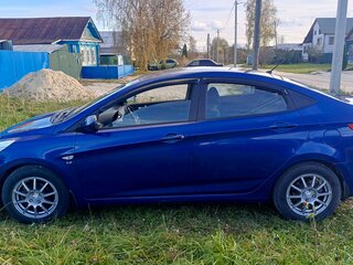 2013 Hyundai Solaris I, синий, 1100000 рублей, вид 2