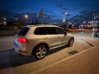 2013 Volkswagen Touareg II, серебристый, 2400000 рублей, вид 4