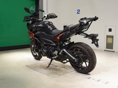 2020 Yamaha MT-09 Tracer (FJ-09), красный, 900000 рублей, вид 3
