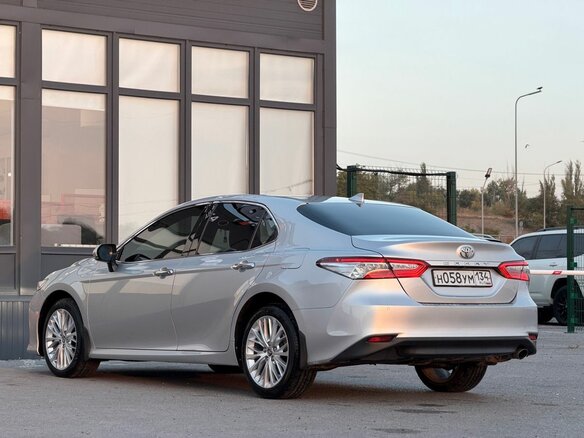 2018 Toyota Camry VIII (XV70), серебристый, 2499000 рублей - вид 11
