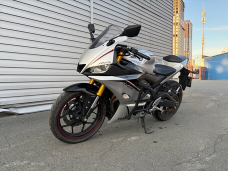 2020 Yamaha YZF-R25, серебристый, 450000 рублей, вид 4