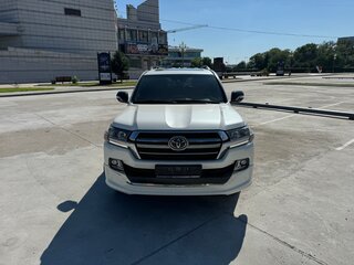 2019 Toyota Land Cruiser 200 Series Рестайлинг 2, белый, 8990000 рублей, вид 2