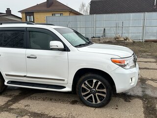 2014 Toyota Land Cruiser 200 Series Рестайлинг 1, белый, 3999999 рублей, вид 4