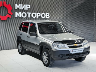 2018 Chevrolet Niva I Рестайлинг, серебристый, 725000 рублей, вид 3
