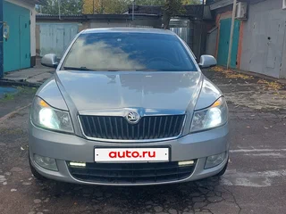 2011 Skoda Octavia II (A5) Рестайлинг, серебристый, 800000 рублей, вид 2