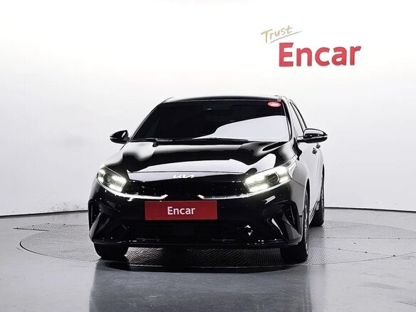 2023 Kia K3 II Рестайлинг, чёрный, 1670000 рублей - вид 2