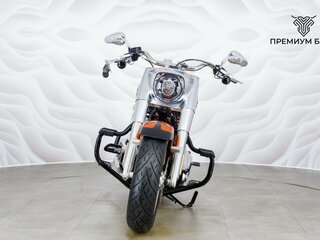 2019 Harley-Davidson Fat Boy, оранжевый, 1947000 рублей, вид 4
