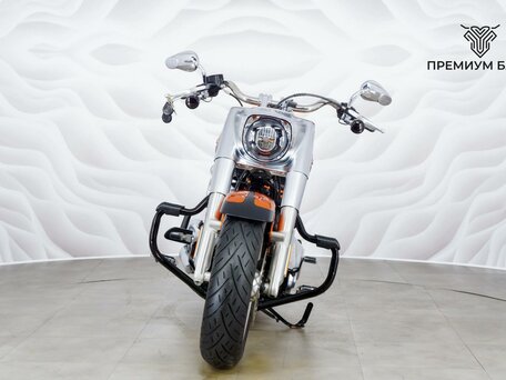 2019 Harley-Davidson Fat Boy, оранжевый, 1947000 рублей, вид 4