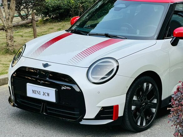 2025 Mini Hatch JCW Electric IV (F65/F66/J01), белый, 6390000 рублей - вид 3