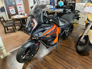 2022 KTM 1290 Super Adventure S, оранжевый, 1440000 рублей, вид 3