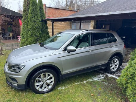 2018 Volkswagen Tiguan II, серебристый, 2890000 рублей, вид 4