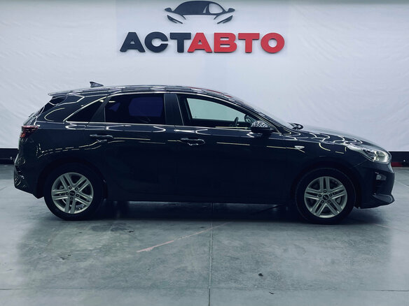 2019 Kia Ceed III, серый, 1640000 рублей - вид 6