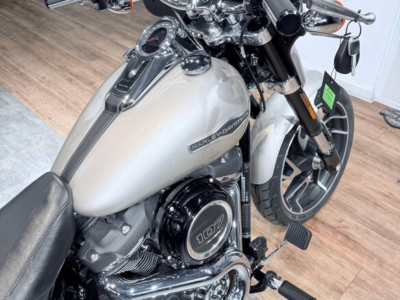 2018 Harley-Davidson Sport Glide, бежевый, 1499000 рублей - вид 15