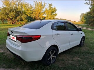 2013 Kia Rio 5-speed III, белый, 990000 рублей, вид 2