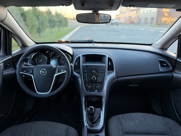 2013 Opel Astra J Рестайлинг, белый - вид 11