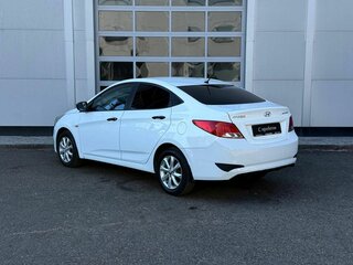 2015 Hyundai Solaris I Рестайлинг, белый, 800000 рублей, вид 3