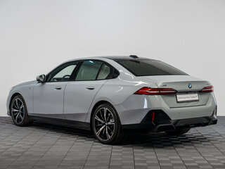 2025 BMW 5 серии 530i xDrive VIII (G60/G61/G68), серый, 8800000 рублей, вид 4
