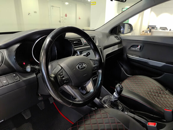 2013 Kia Rio 5-speed III, белый, 640000 рублей - вид 15