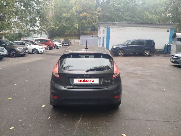 2018 Ford Fiesta Mk6 Рестайлинг, серый - вид 2