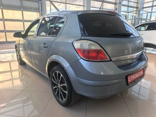 2011 Opel Astra H Рестайлинг, серебристый, 310000 рублей, вид 4