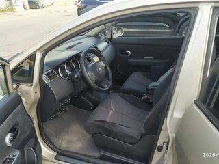 2010 Nissan Tiida I Рестайлинг, коричневый, 650000 рублей, вид 5