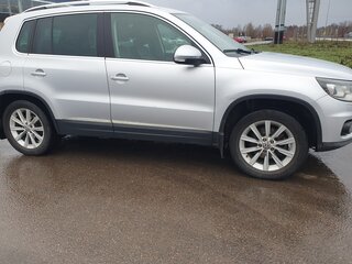 2011 Volkswagen Tiguan I Рестайлинг, серебристый, 880000 рублей, вид 2