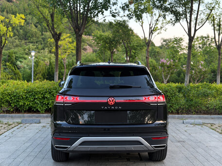 2023 Volkswagen Tayron I Рестайлинг, серый, 2260000 рублей, вид 5