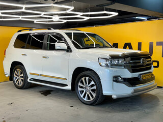 2019 Toyota Land Cruiser 200 Series Рестайлинг 2, белый, 7999000 рублей, вид 3