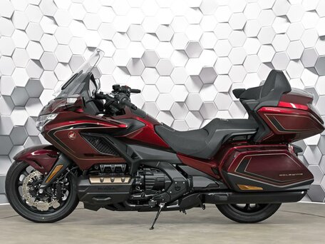 2025 Honda GL 1800 Gold Wing, красный, 3589000 рублей, вид 4