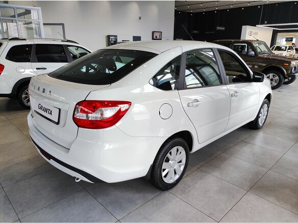 2026 Lada (ВАЗ) Granta I Рестайлинг, белый, 1082100 рублей - вид 2
