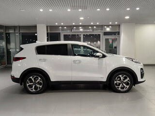 2019 Kia Sportage IV Рестайлинг, белый, 2097000 рублей, вид 4