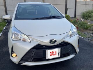 2017 Toyota Vitz III (XP130) Рестайлинг, белый, 1000000 рублей, вид 2