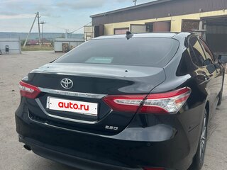 2021 Toyota Camry VIII (XV70) Рестайлинг, чёрный, 3100000 рублей, вид 3