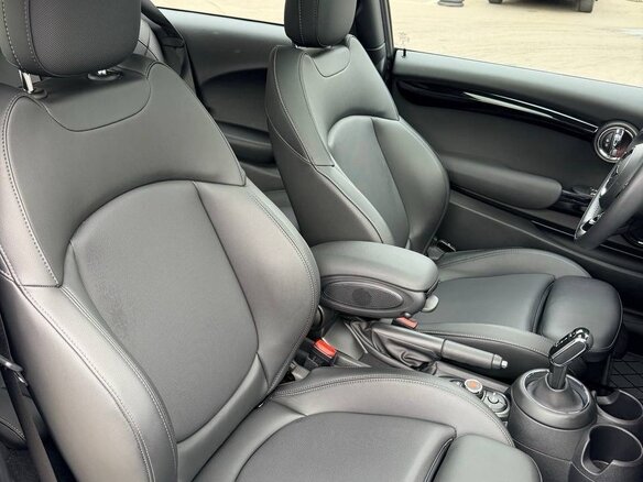 2020 Mini Hatch Cooper III (F55/F56) Рестайлинг, красный, 2300000 рублей - вид 6