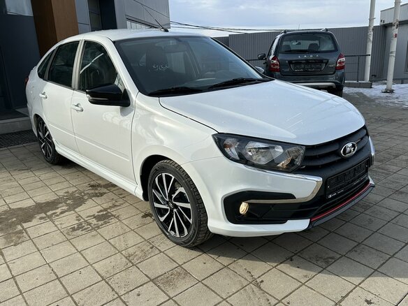2026 Lada (ВАЗ) Granta Sport I Рестайлинг, белый, 1677000 рублей - вид 2