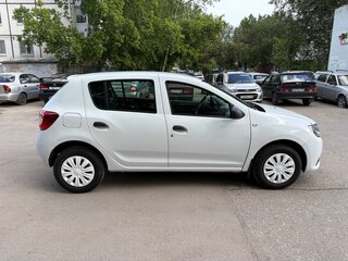 2017 Renault Sandero II, белый, 640000 рублей, вид 4