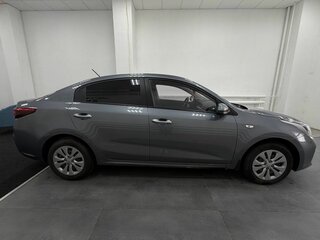 2019 Kia Rio IV, серый, 1300000 рублей, вид 4